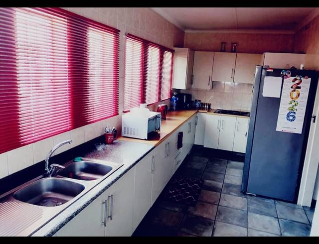 4 BEDROOM HOUSE FOR SALE IN ALLANDALE